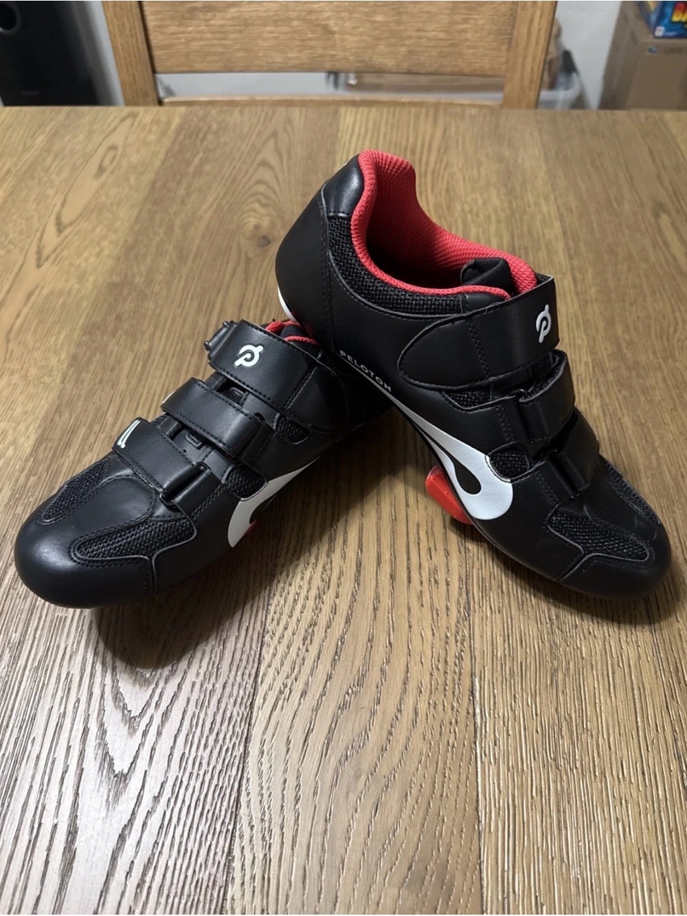 Peloton Cycling Shoes Size 39 US Women 8 Black Red Spin Bike Shoes W/ Cleats